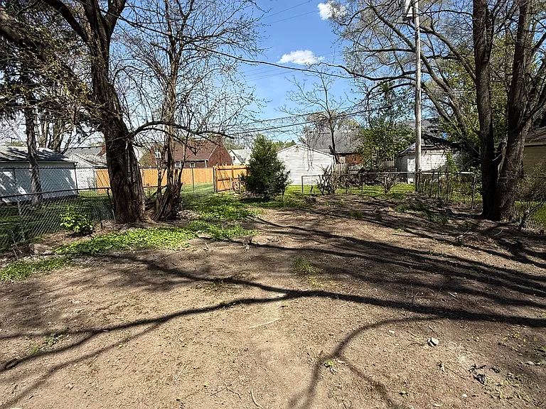 18624 Fairport St — Photo 3