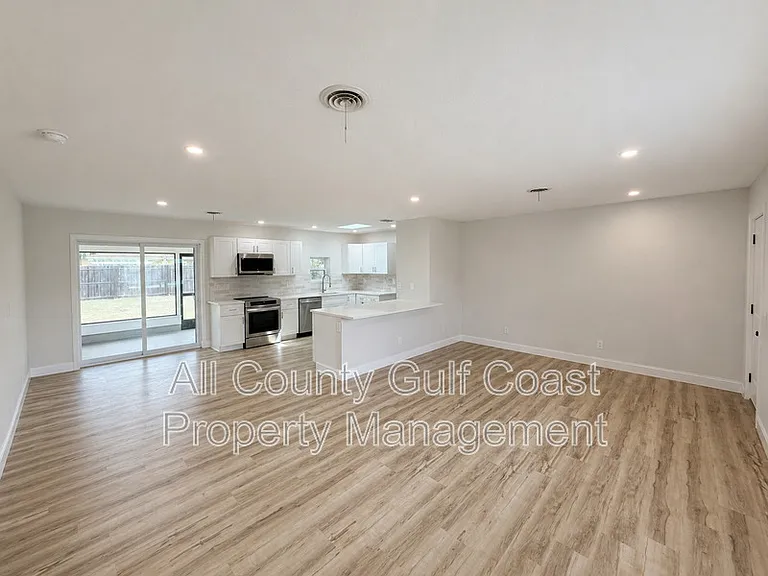 219 Glen Oak Rd — Photo 3