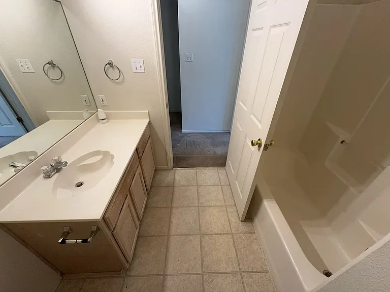 3307 Barcelona, Killeen — Photo 12