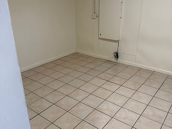 4th image of 558 E Avenue Q12 Unit A