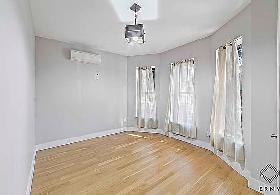 4th image of 228 New York Ave APT 1D
