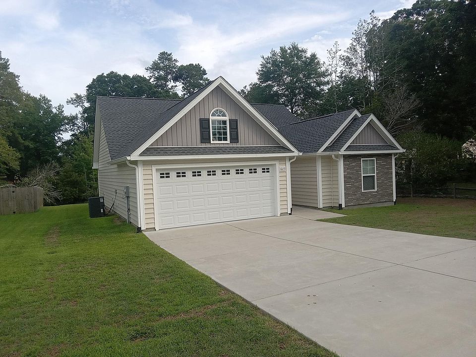 1st image of 1023 Meares St.