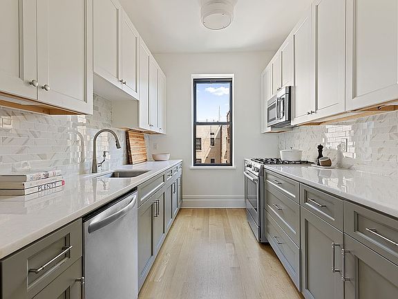 3rd image of 225 Eastern Pkwy APT 6C
