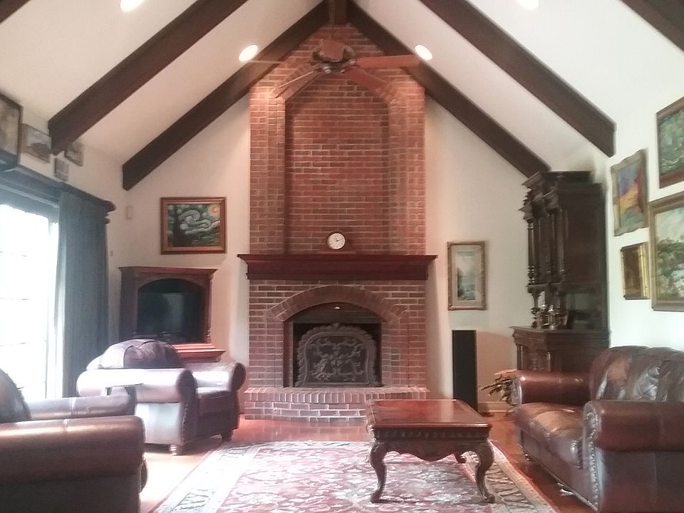 2nd image of 2S260 Willow Creek Dr