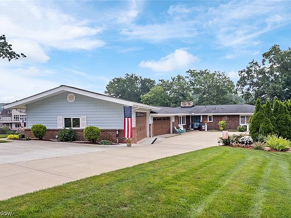 2nd image of 114 Lake Front Dr