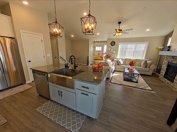 3rd image of 4928 Plumthicket Dr