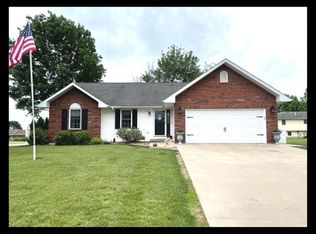 1318 Ivy St, Macon, MO 63552