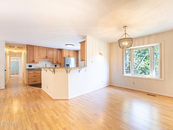 5th image of 1601 Bexhill Dr