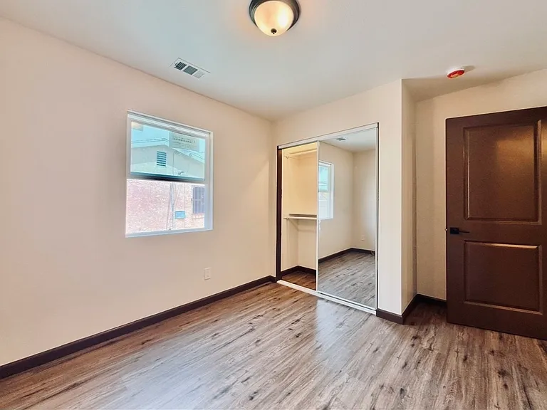 816 E 109th Pl — Photo 15