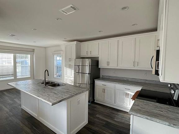 3rd image of 16C Douglas Dr