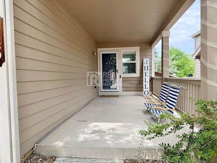 4-bedroom, 2.5-bathroom Home in Highlands Ranch — Photo 2