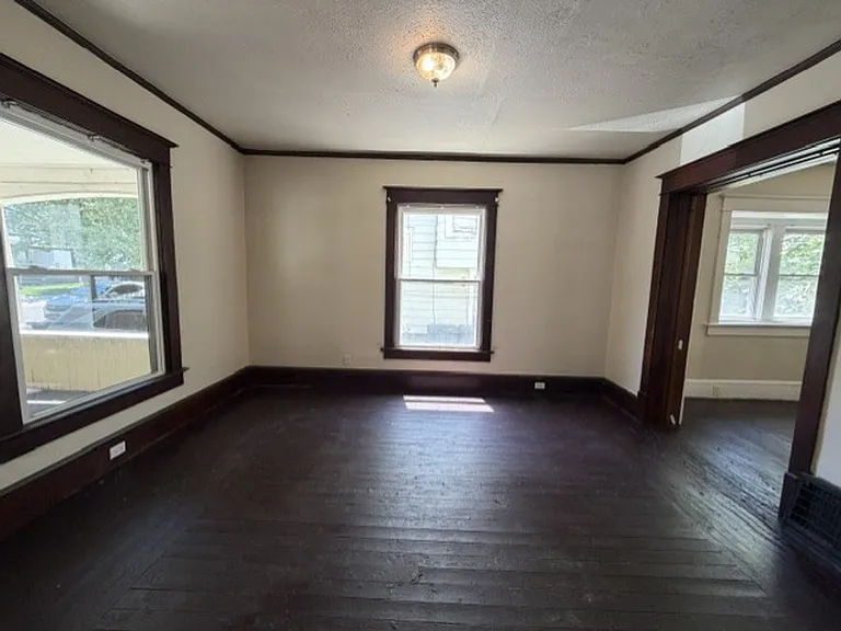 768 Beardsley St — Photo 3