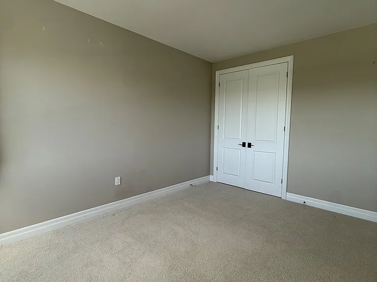 222 N Park Blvd — Photo 34