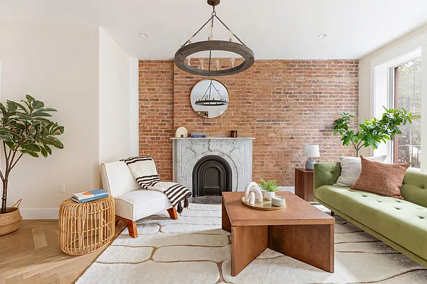 Sold by Compass | media 2