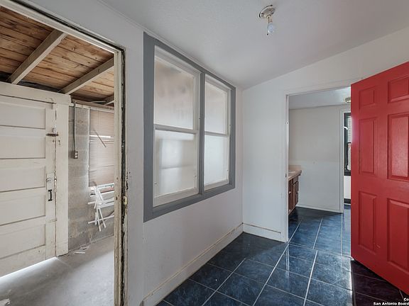 5th image of 2202 S Presa St