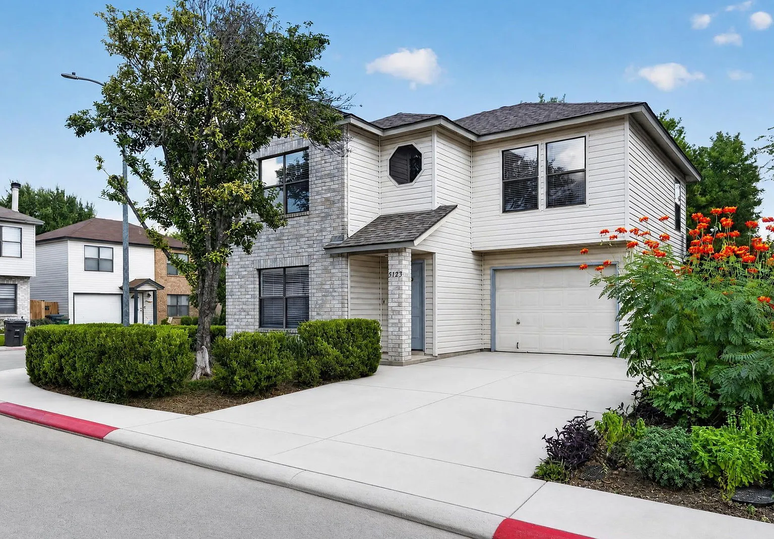 3 bed, 2.5 bath, 1734 sqft, $1,900 — Photo 1