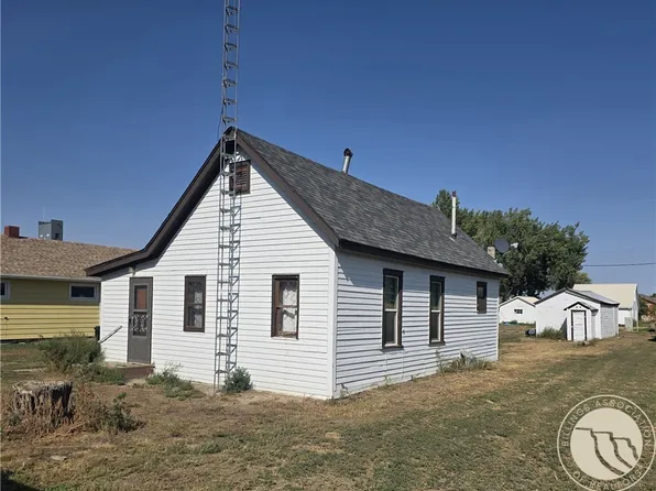 210 1st St E, Richey, MT 59259