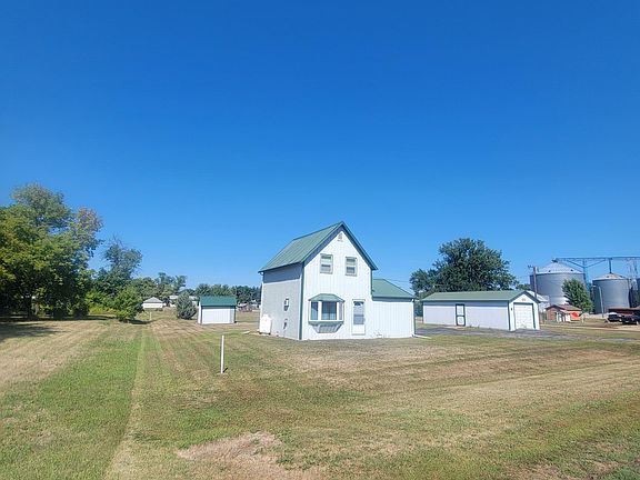 4th image of 213 4th St SW