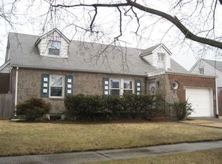 40 Lesoir Ave, Floral Park, NY 11001