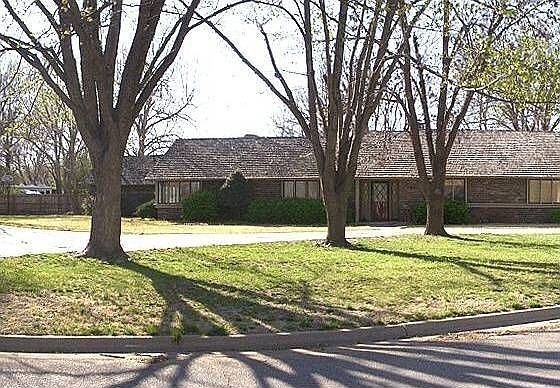 1st image of 2402 Wildwood Dr
