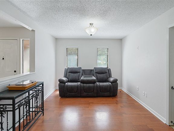5th image of 1809 Live Oak Dr