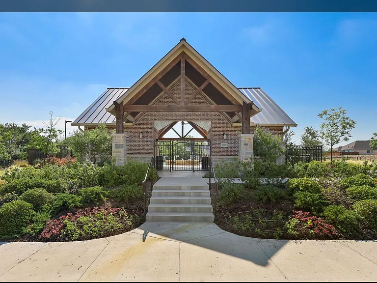 7269 Zachery Dr — Photo 3