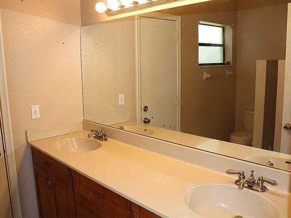 4th image of 2939 NW 95th Ave