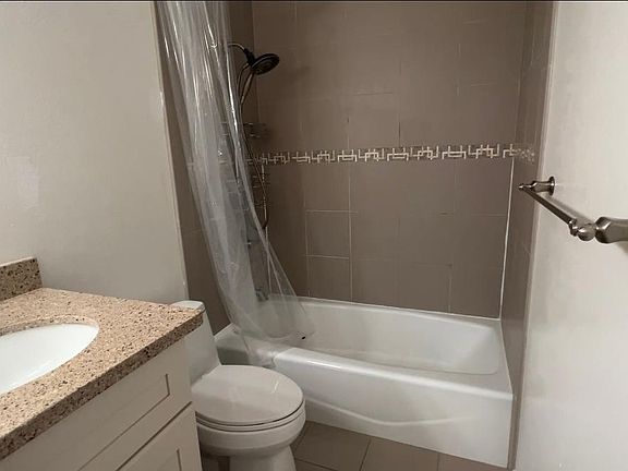 5th image of 1126 Cherry Ave APT 109