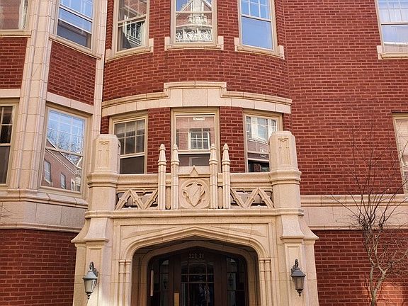 2nd image of 224 N Oak Park Ave APT 1Q