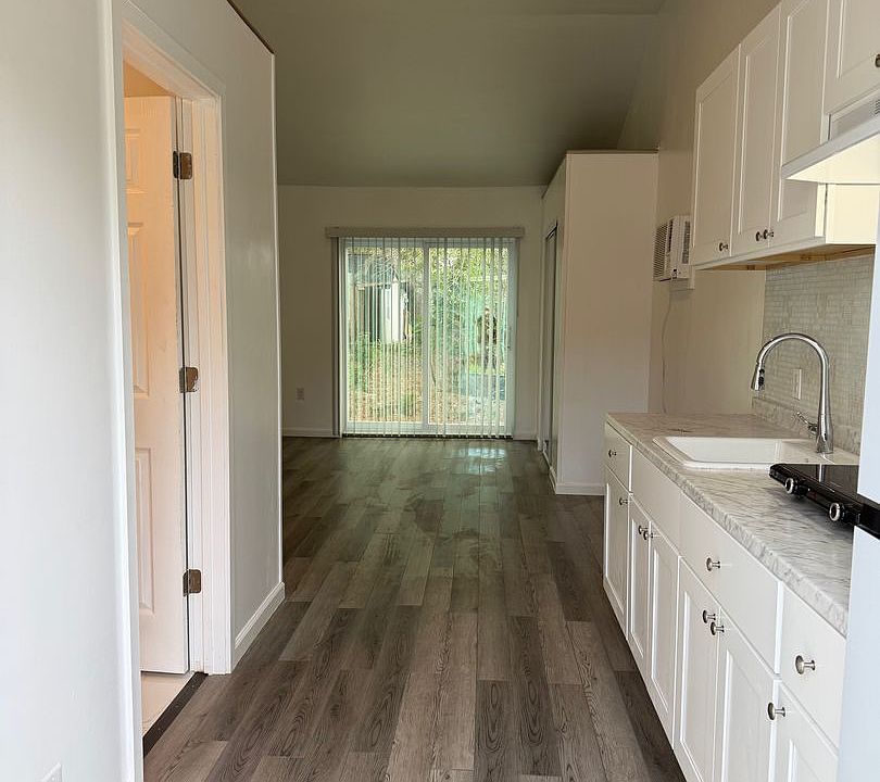 1st image of 3014 Arlington St #C