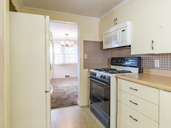 5th image of 315 Lake Street