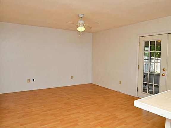 4th image of 828 Cambridge Dr