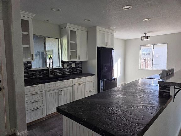 2nd image of 157 Sequoia Ave