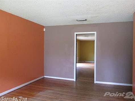 2nd image of 401 Meadow Park Dr