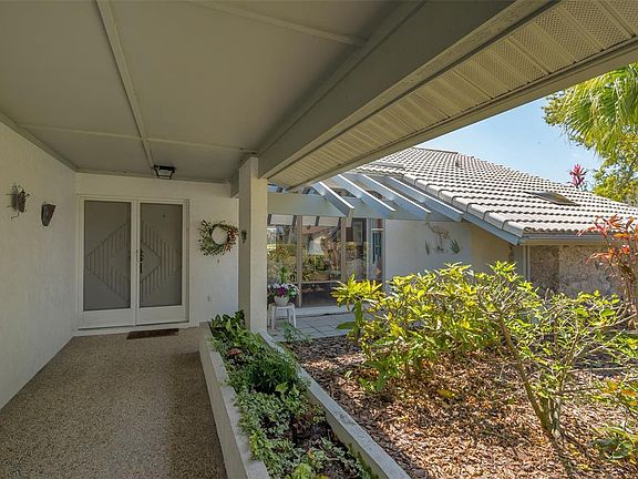 2nd image of 3816 Torrey Pines Blvd