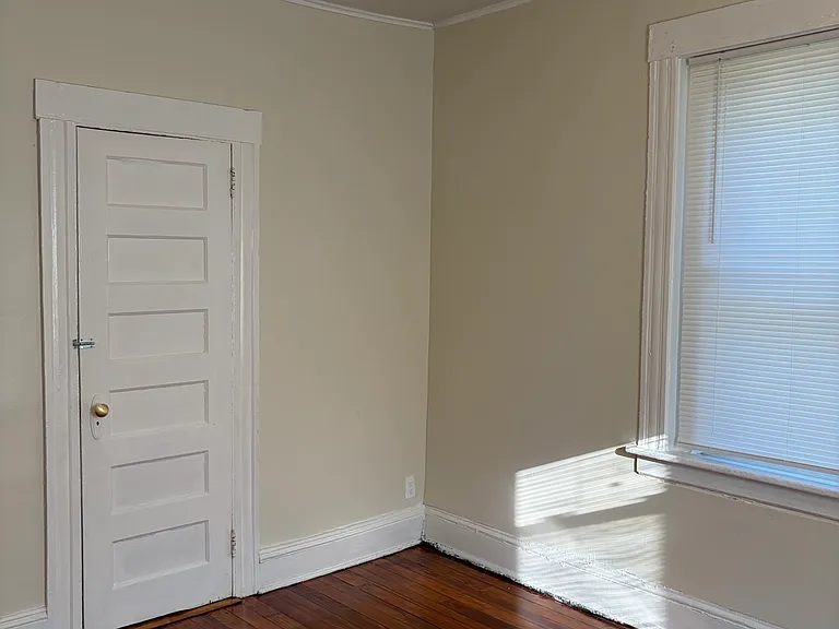 127-129 Read St #1 — Photo 14