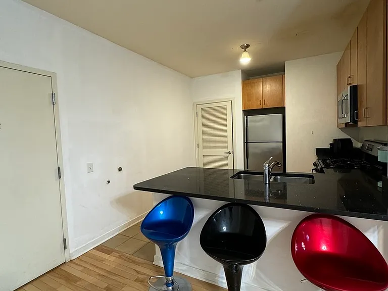 1155 W Roosevelt Rd #204 — Photo 5
