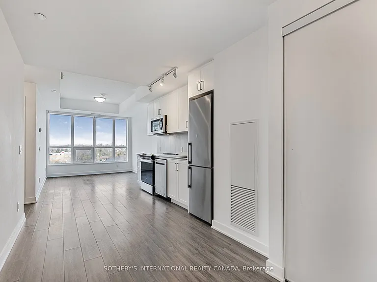 681 Yonge St #403 — Photo 3
