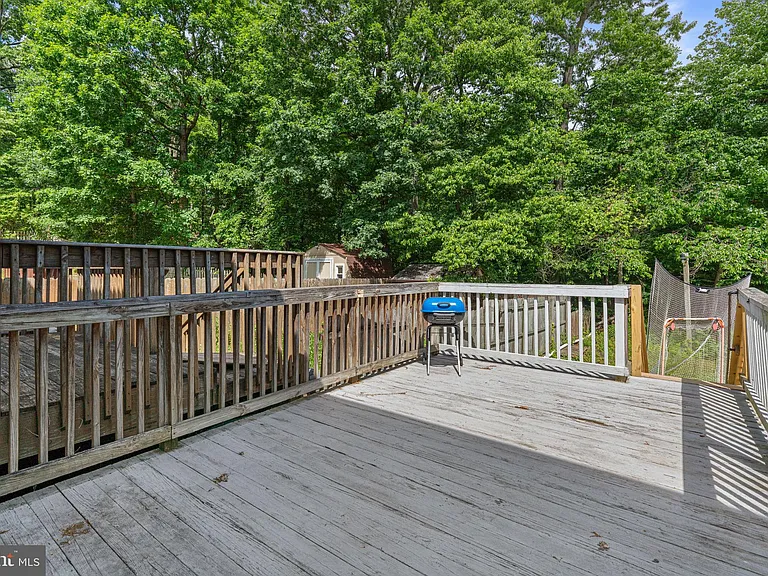 1043 Debbie Ave — Photo 38