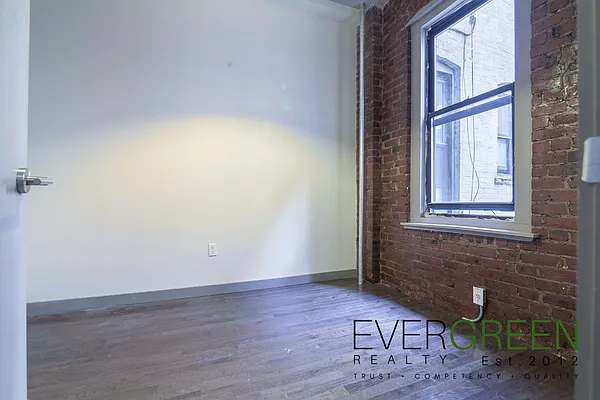 Rented by Evergreen Apartments BK | media 6