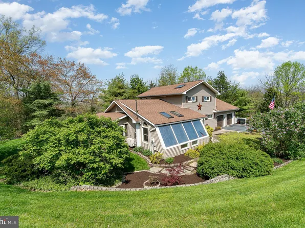 2 Coover Ct, Dillsburg, PA 17019