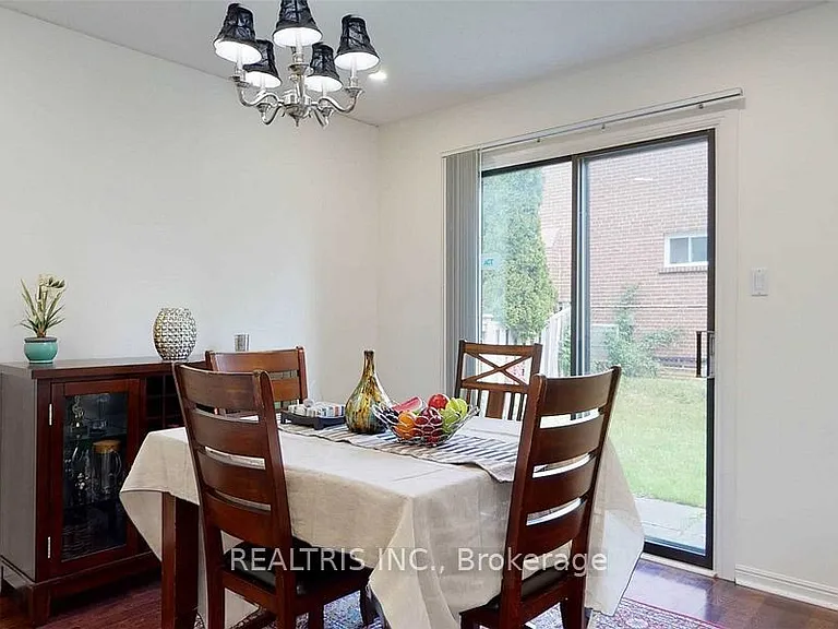 68 Gretman Cres — Photo 10