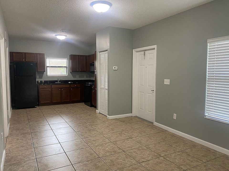 1st image of 1027 NE 10th Ave