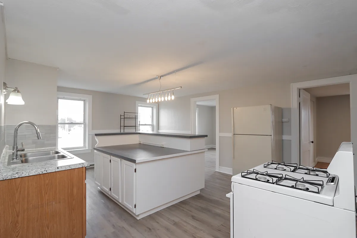 Building Photo - 293-299 Clemente St #3R