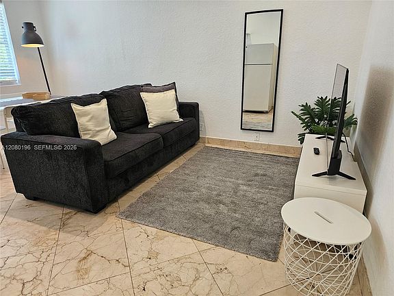 5th image of 500 14th St APT 203