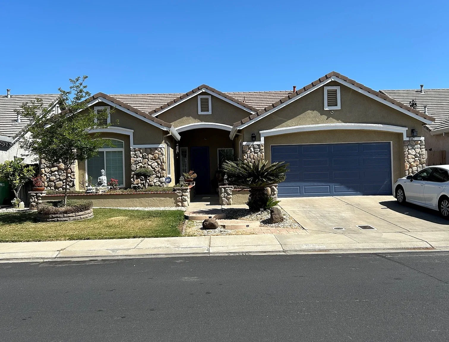 4 bed, 2095 sqft, $2,800 — Photo 4