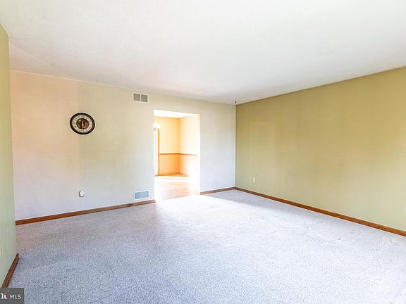 3rd image of 677 Poplar St