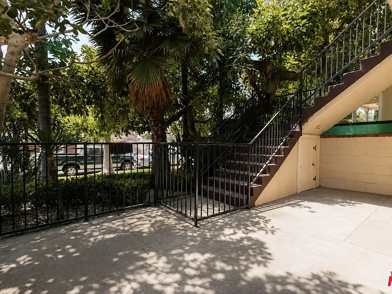 3047 Perlita Ave — Photo 20