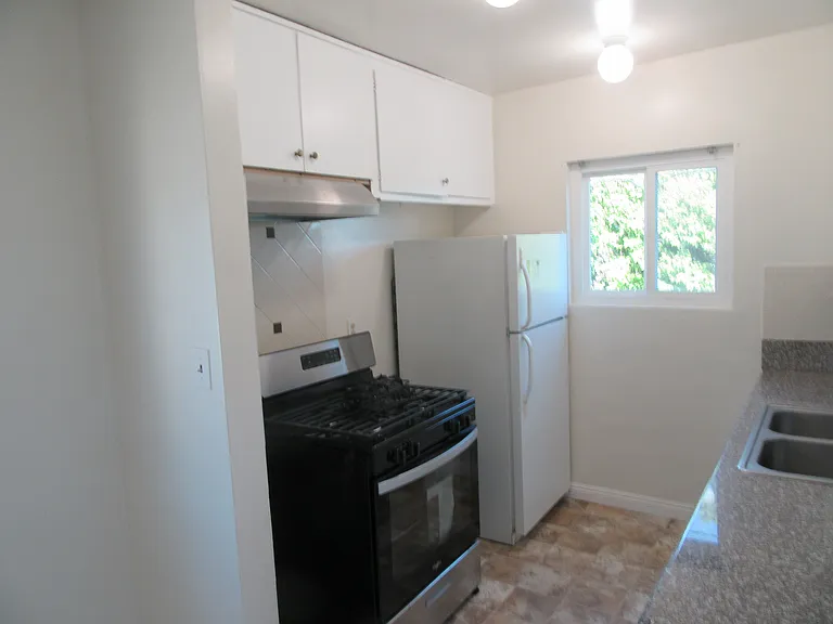 3008 S West View St #1/2 — Photo 7