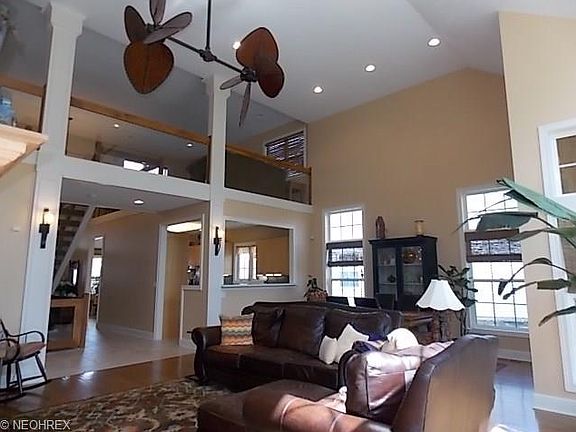 3rd image of 428 E Glengary Cir